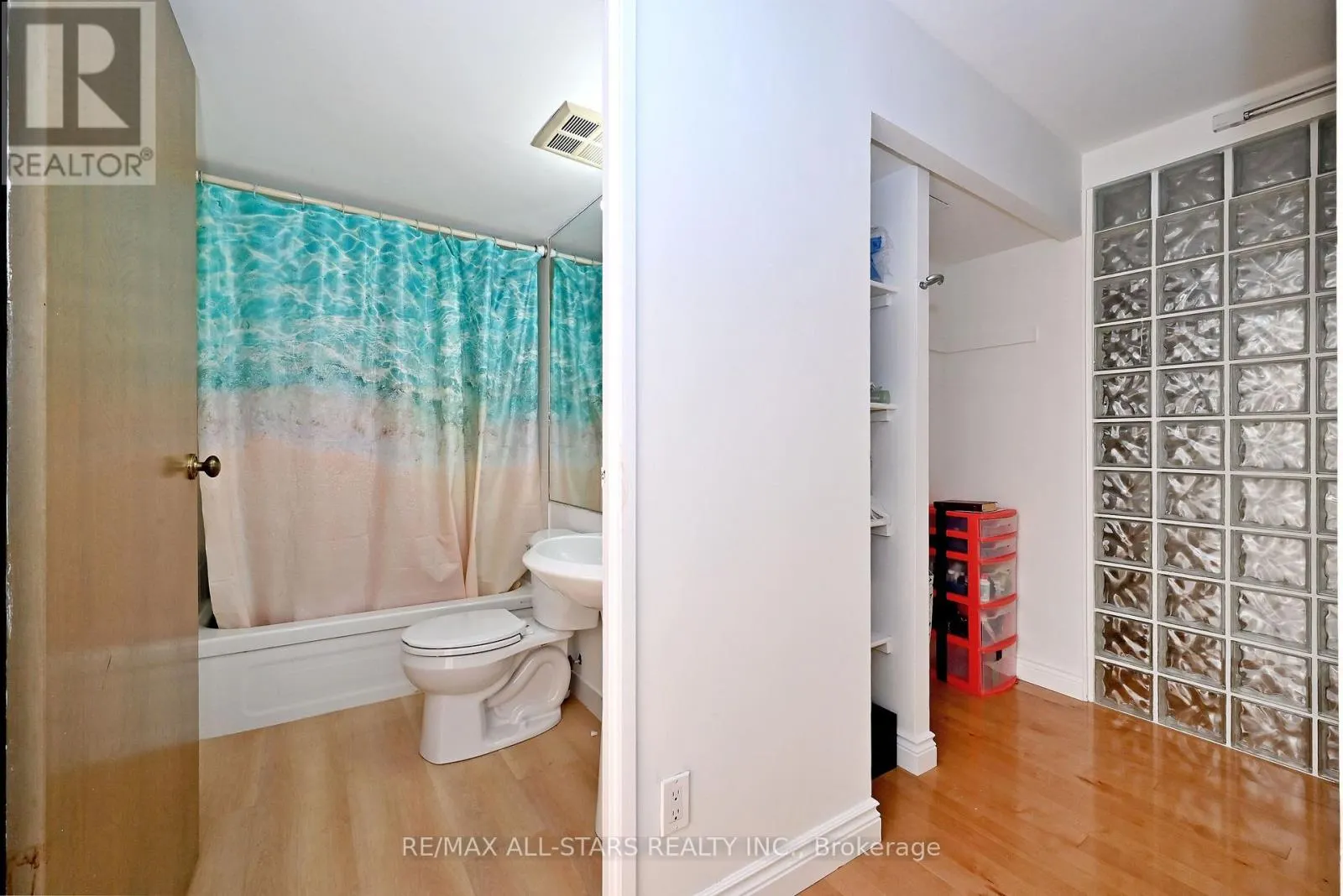 2112 - 15 MAITLAND PLACE