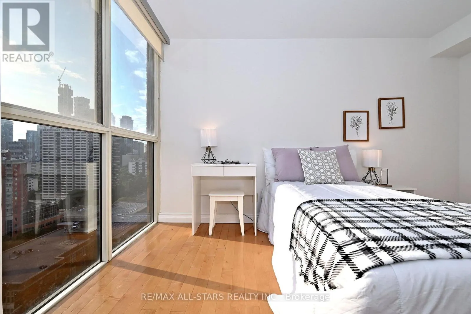 2112 - 15 MAITLAND PLACE