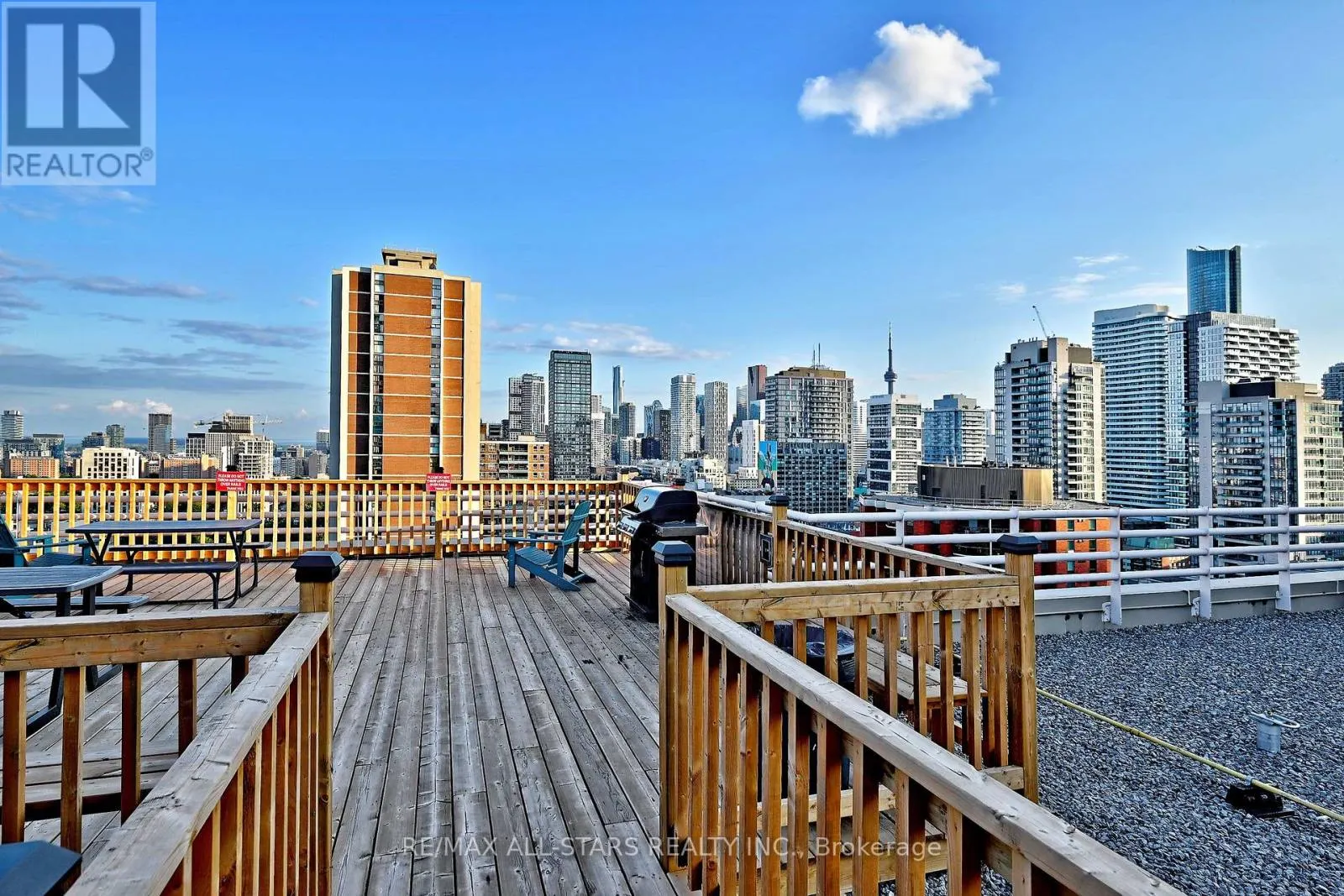 2112 - 15 MAITLAND PLACE