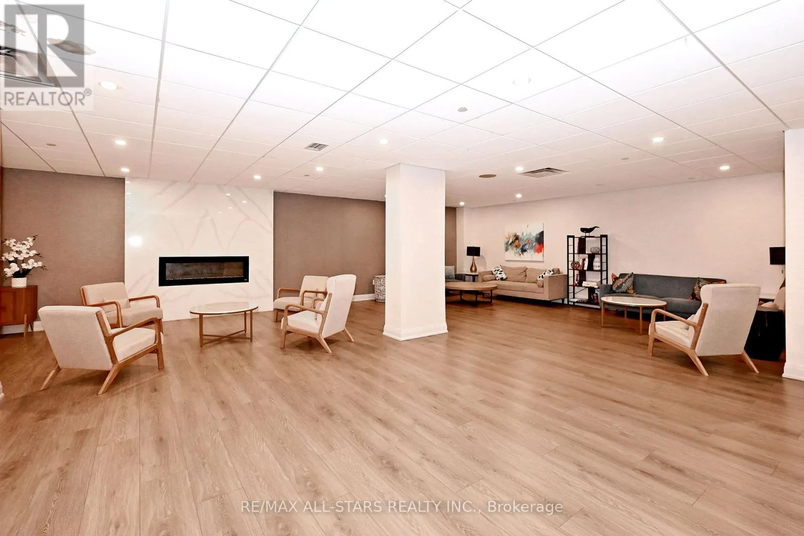 2112 - 15 MAITLAND PLACE