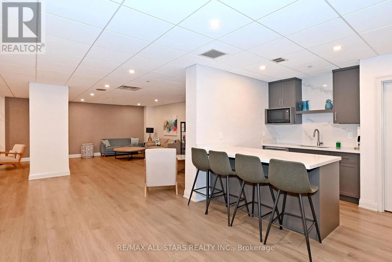 2112 - 15 MAITLAND PLACE