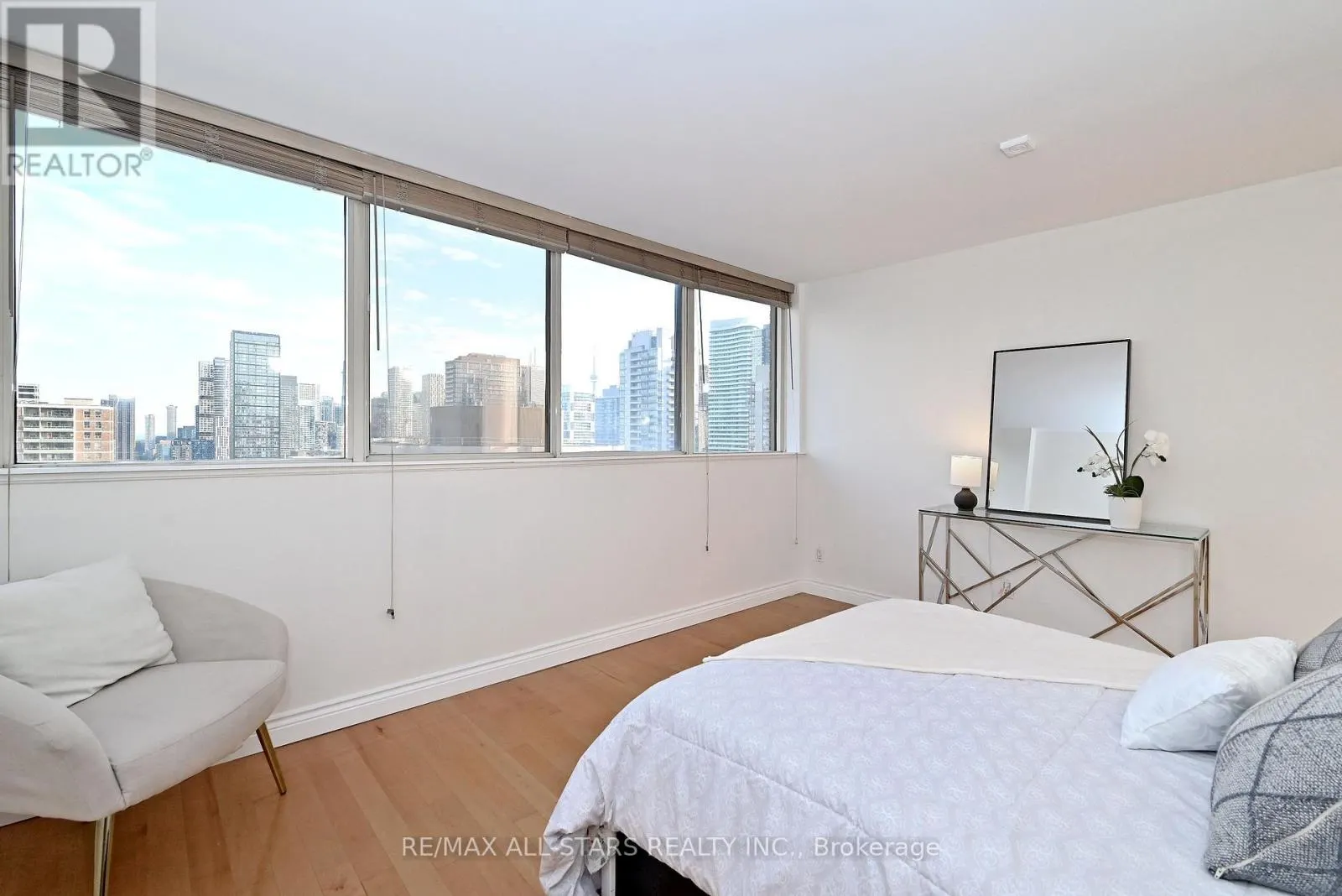 2112 - 15 MAITLAND PLACE