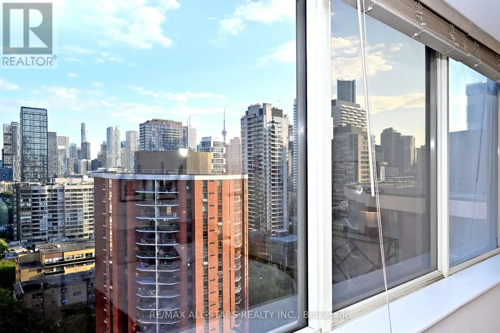 2112 - 15 MAITLAND PLACE