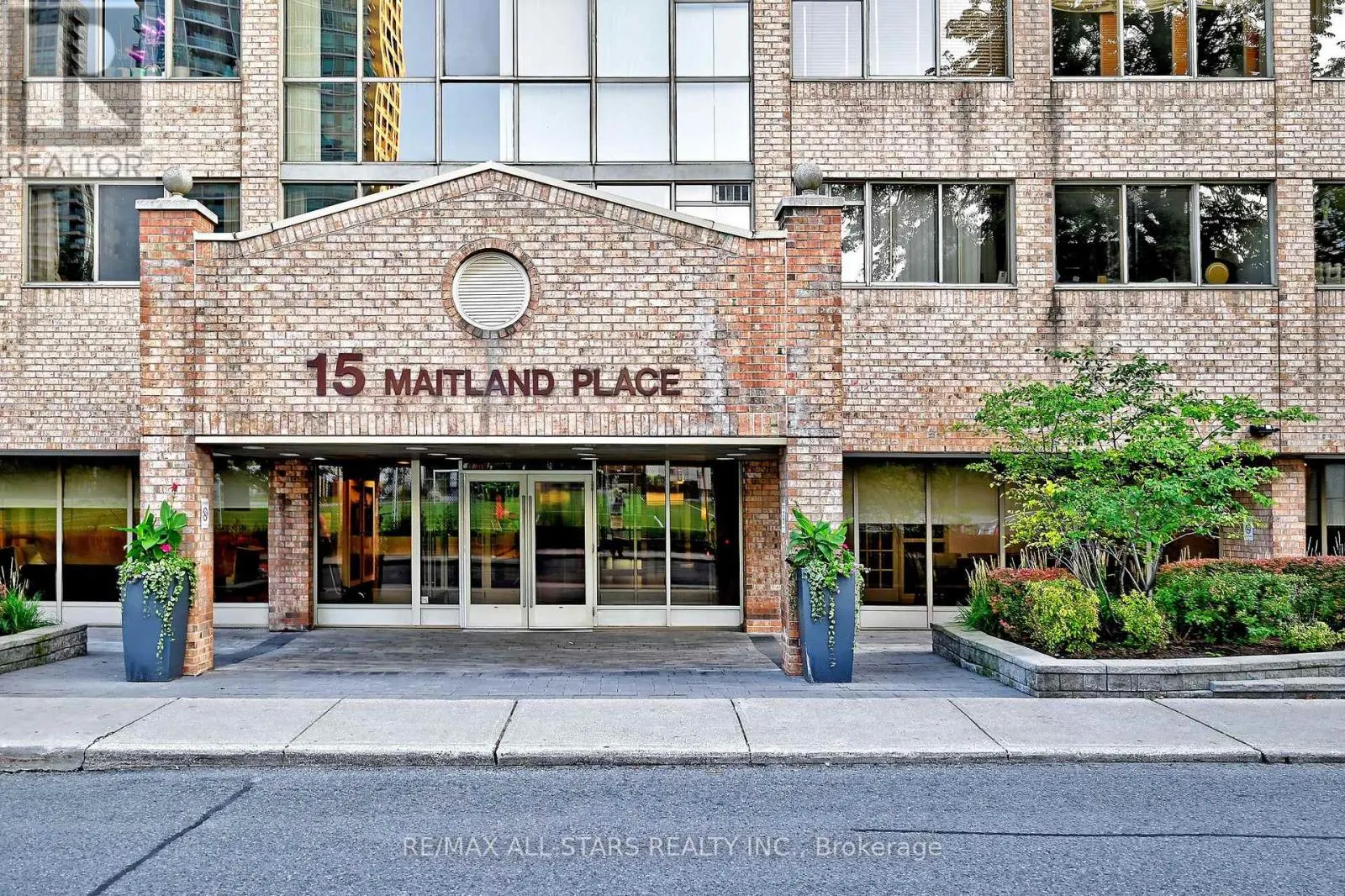 2112 - 15 MAITLAND PLACE