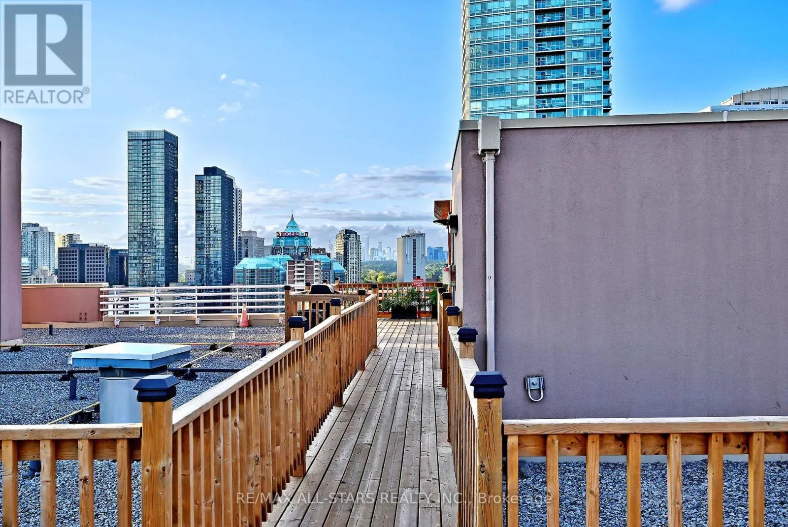 2112 - 15 MAITLAND PLACE
