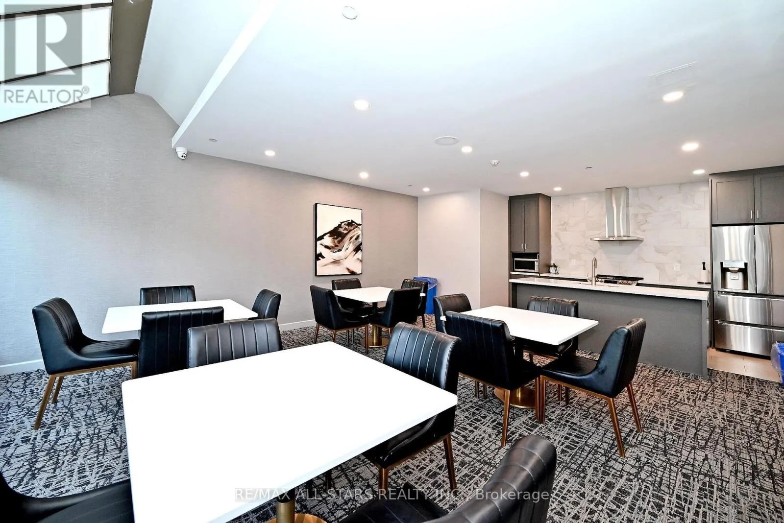 2112 - 15 MAITLAND PLACE