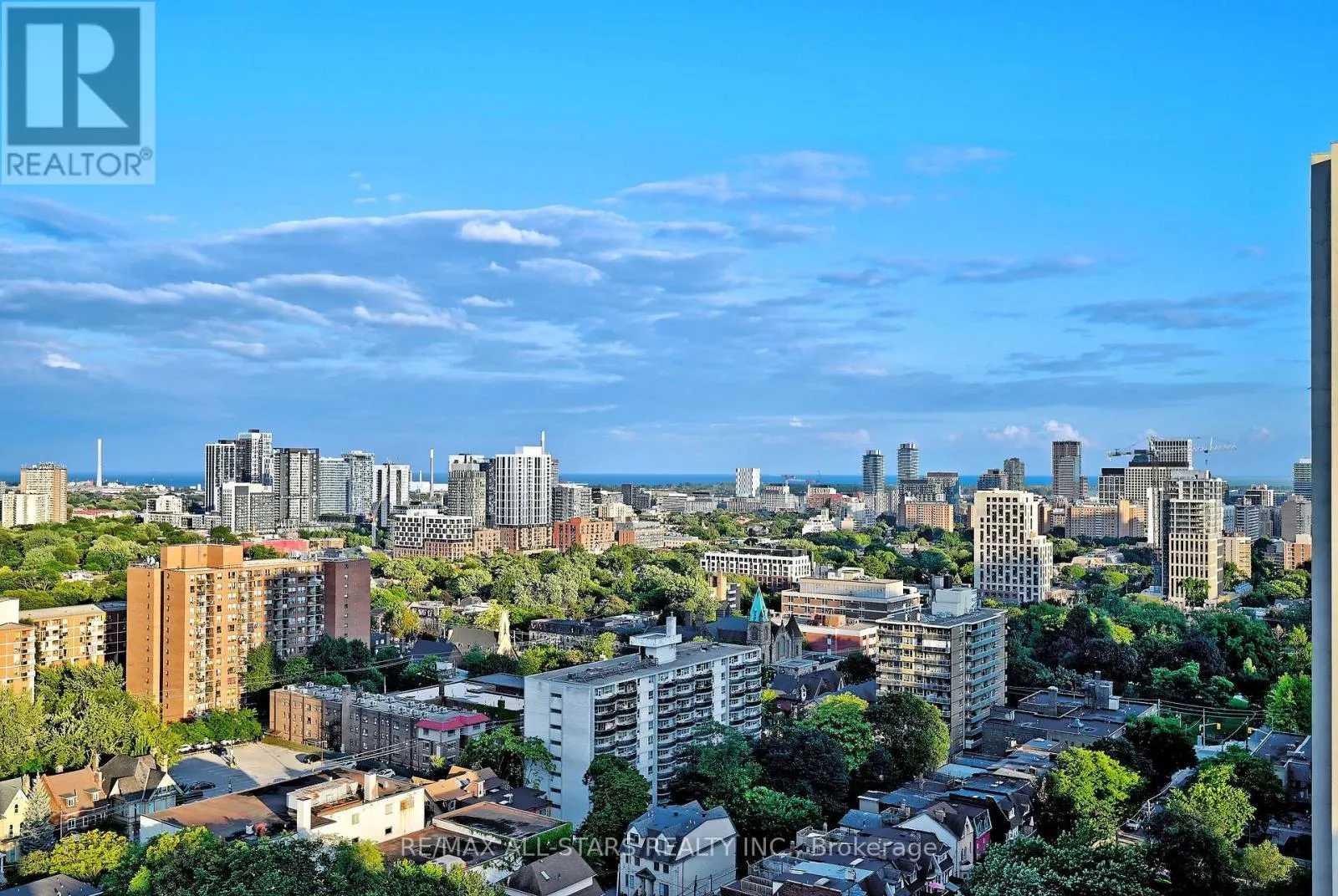 2112 - 15 MAITLAND PLACE
