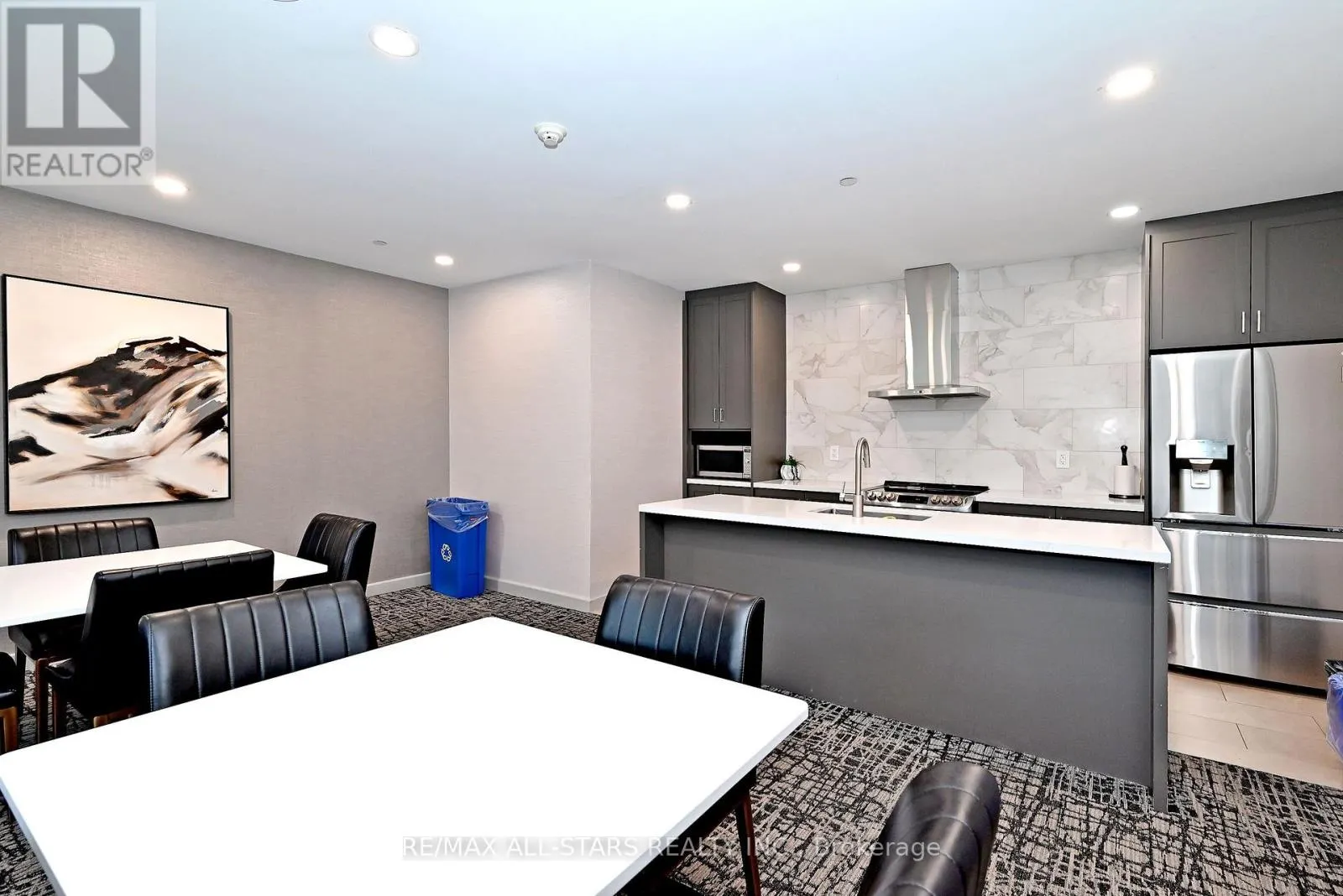 2112 - 15 MAITLAND PLACE