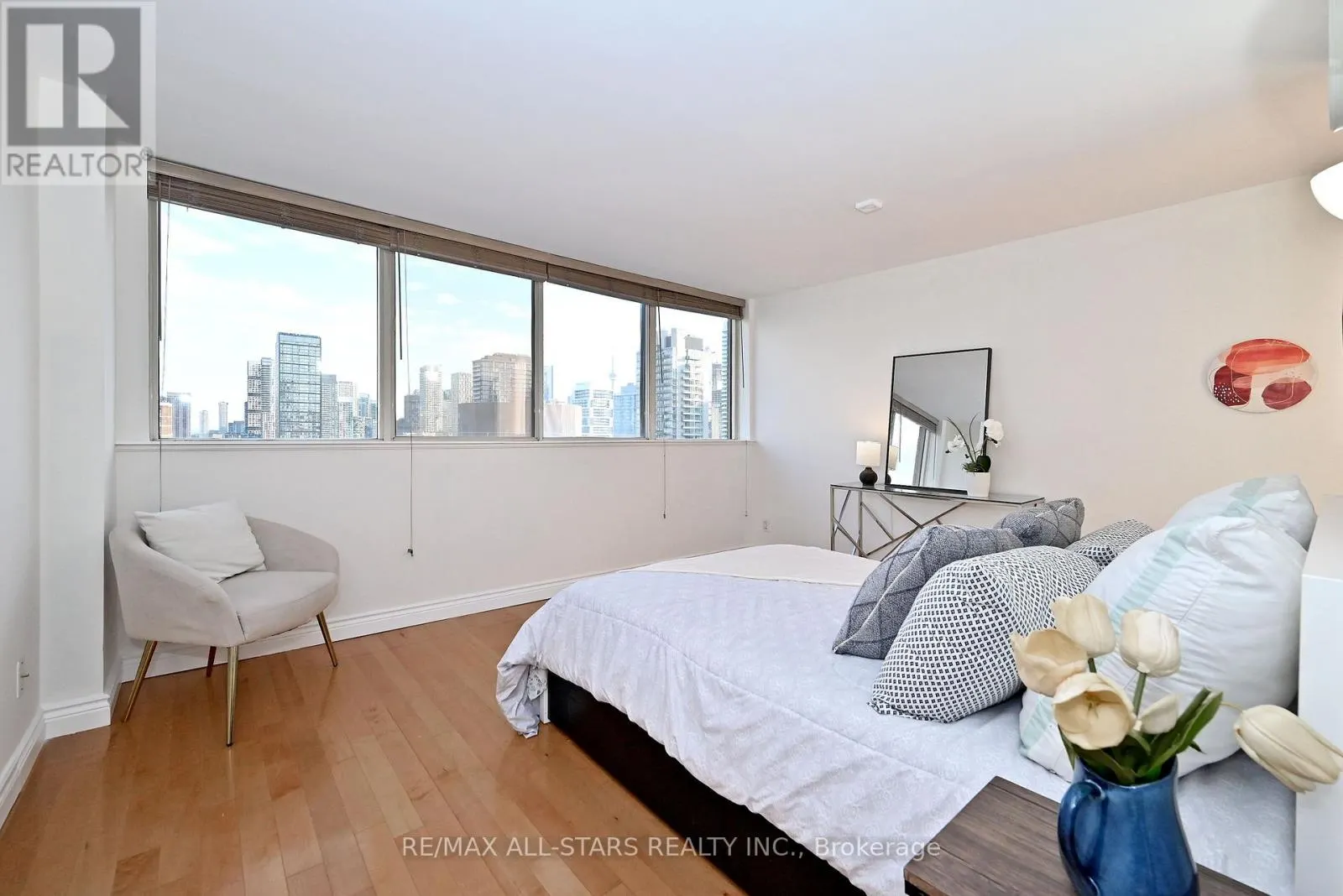 2112 - 15 MAITLAND PLACE