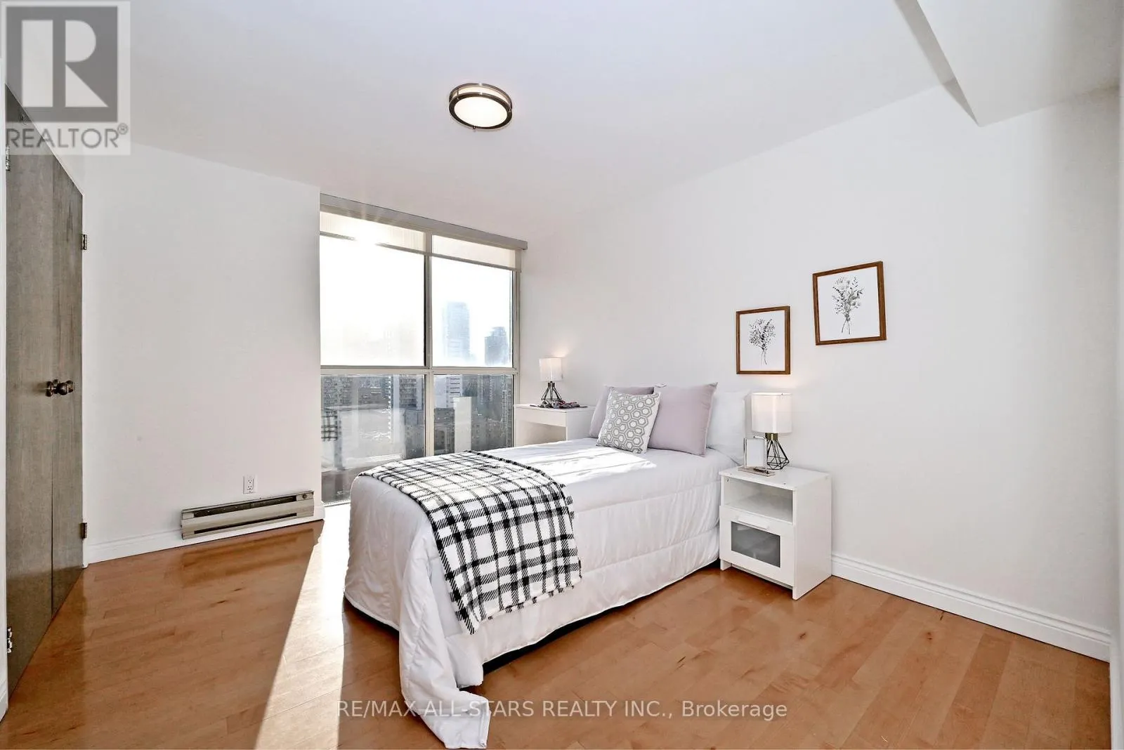 2112 - 15 MAITLAND PLACE