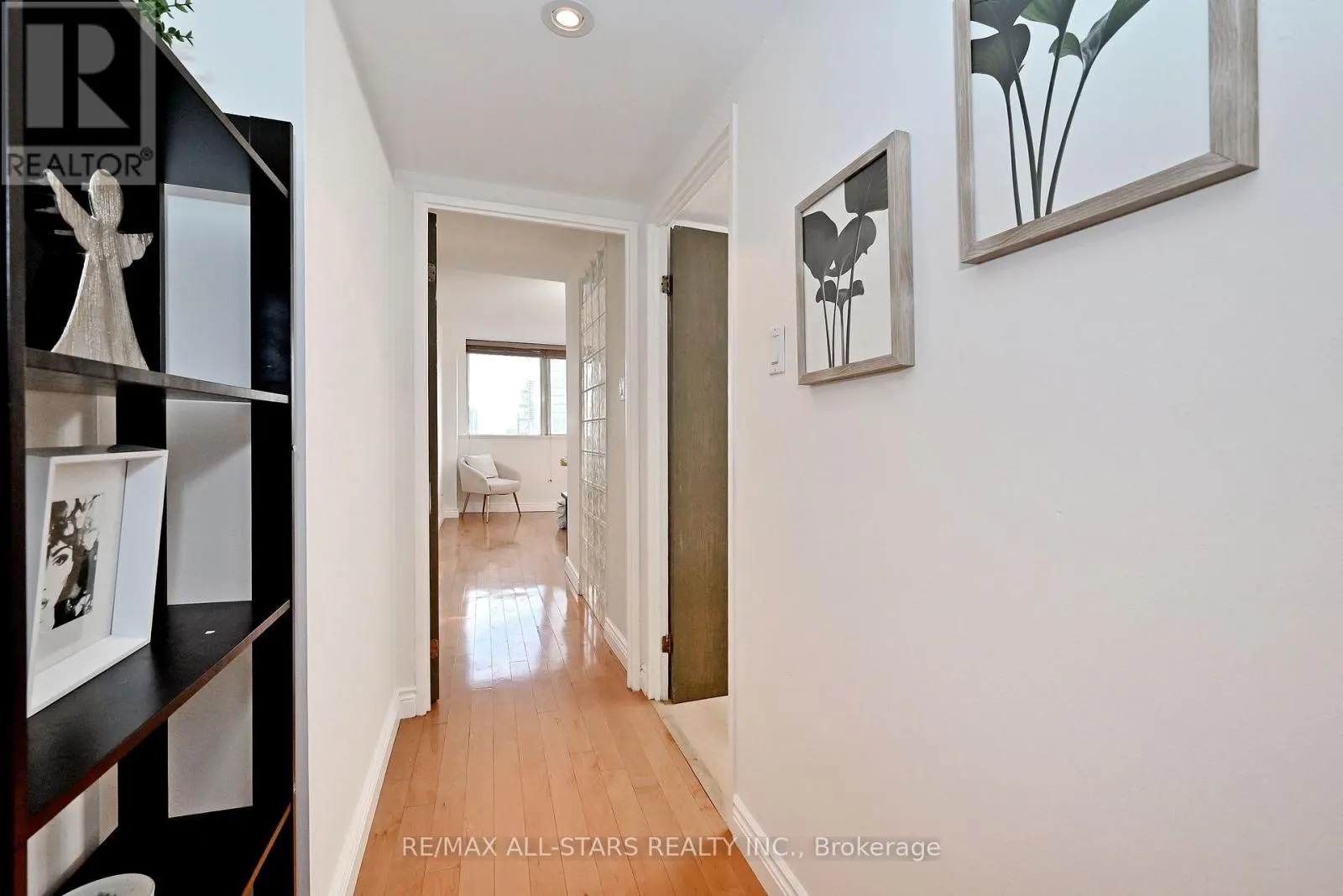 2112 - 15 MAITLAND PLACE