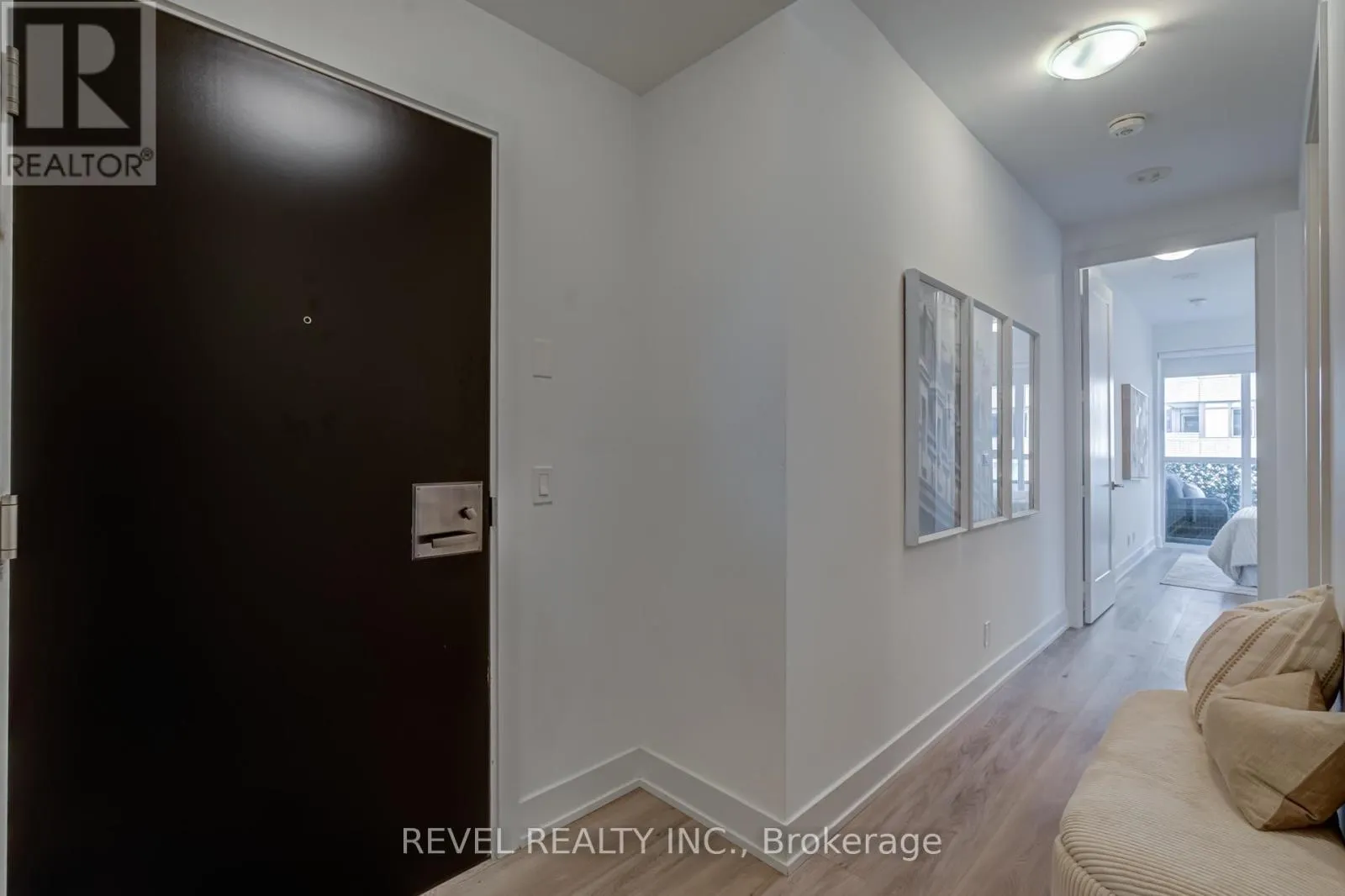 1107 - 11 LILLIAN STREET