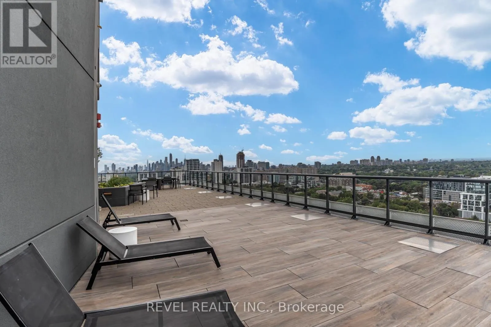 1107 - 11 LILLIAN STREET