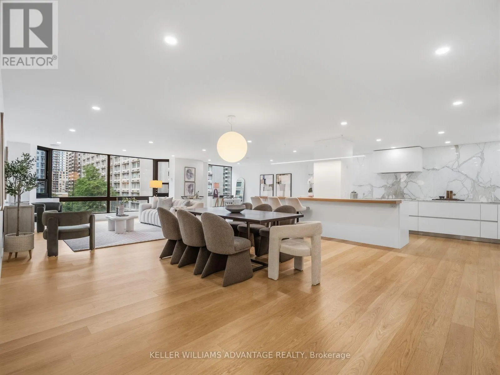 1002 - 1166 BAY STREET