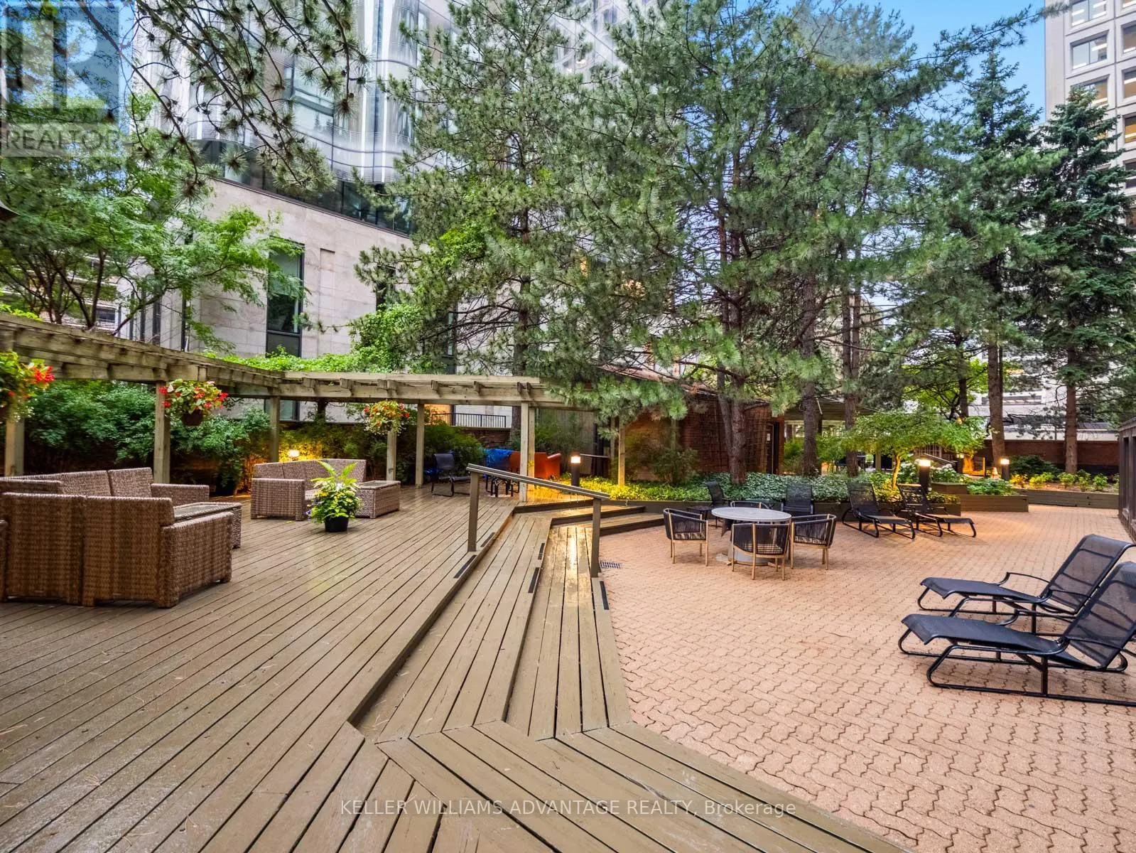 1002 - 1166 BAY STREET