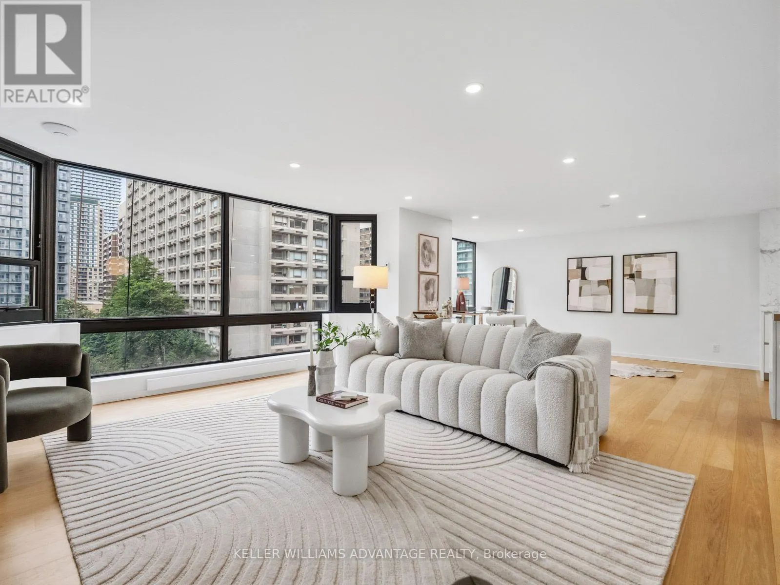1002 - 1166 BAY STREET