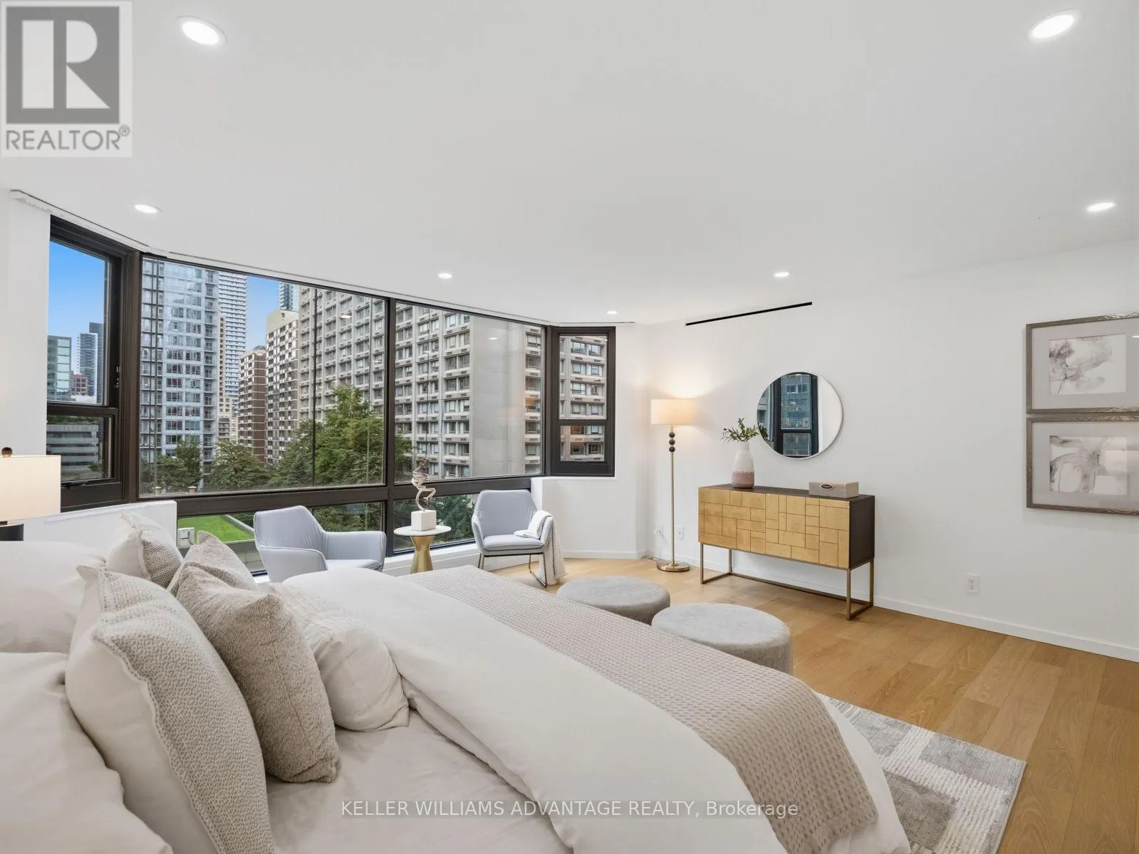 1002 - 1166 BAY STREET