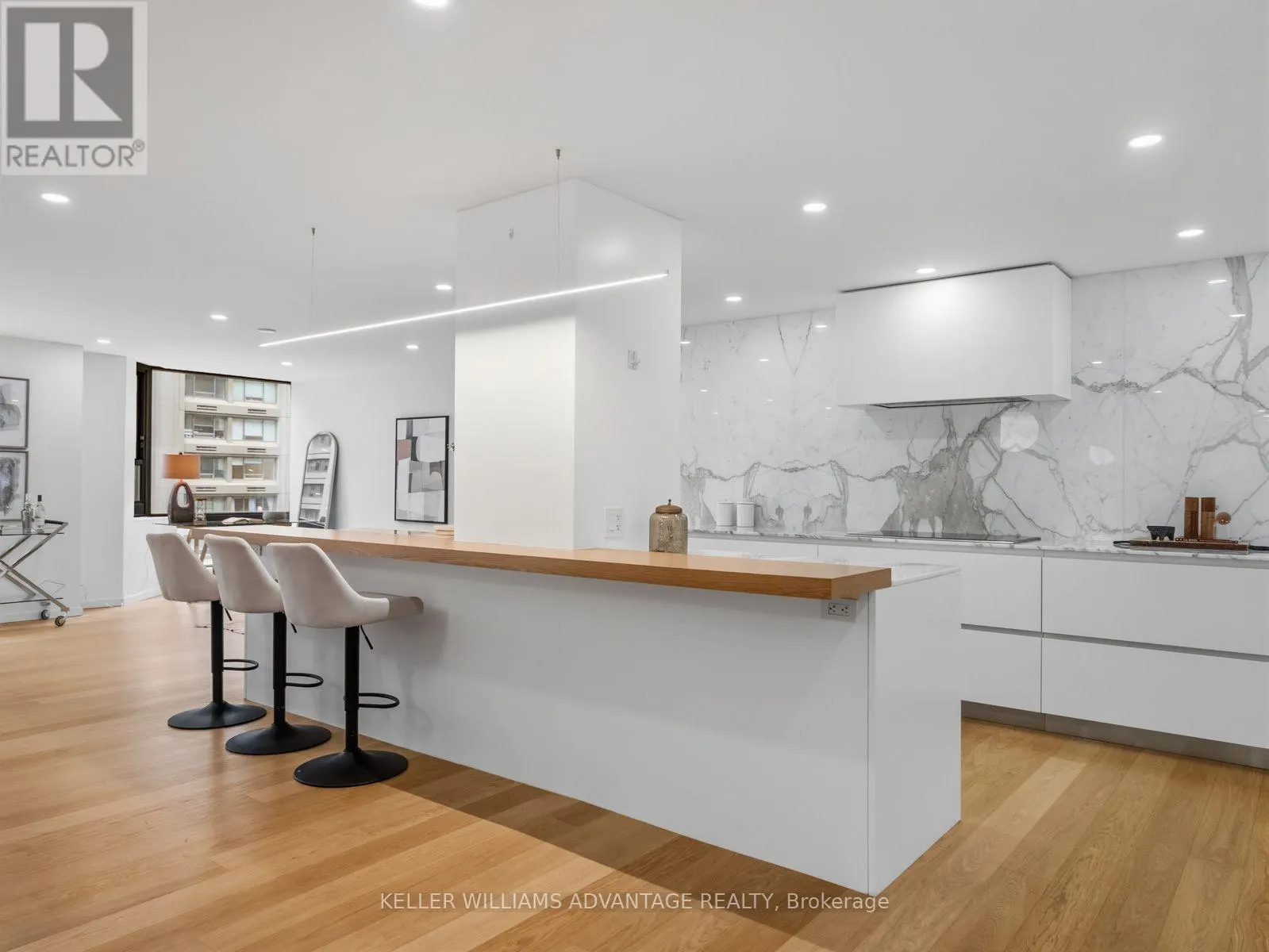 1002 - 1166 BAY STREET