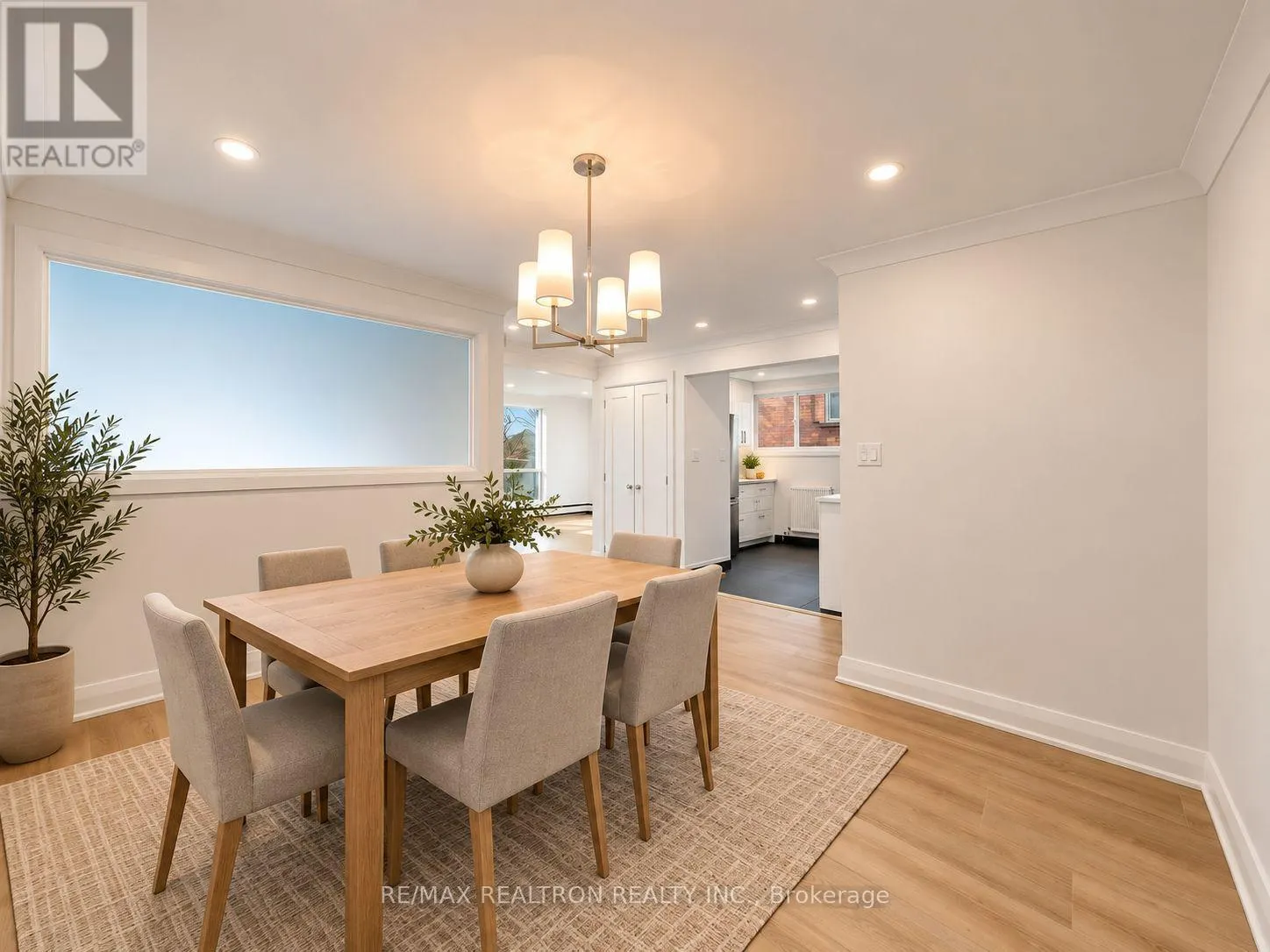UPPER - 280 GLENFOREST ROAD