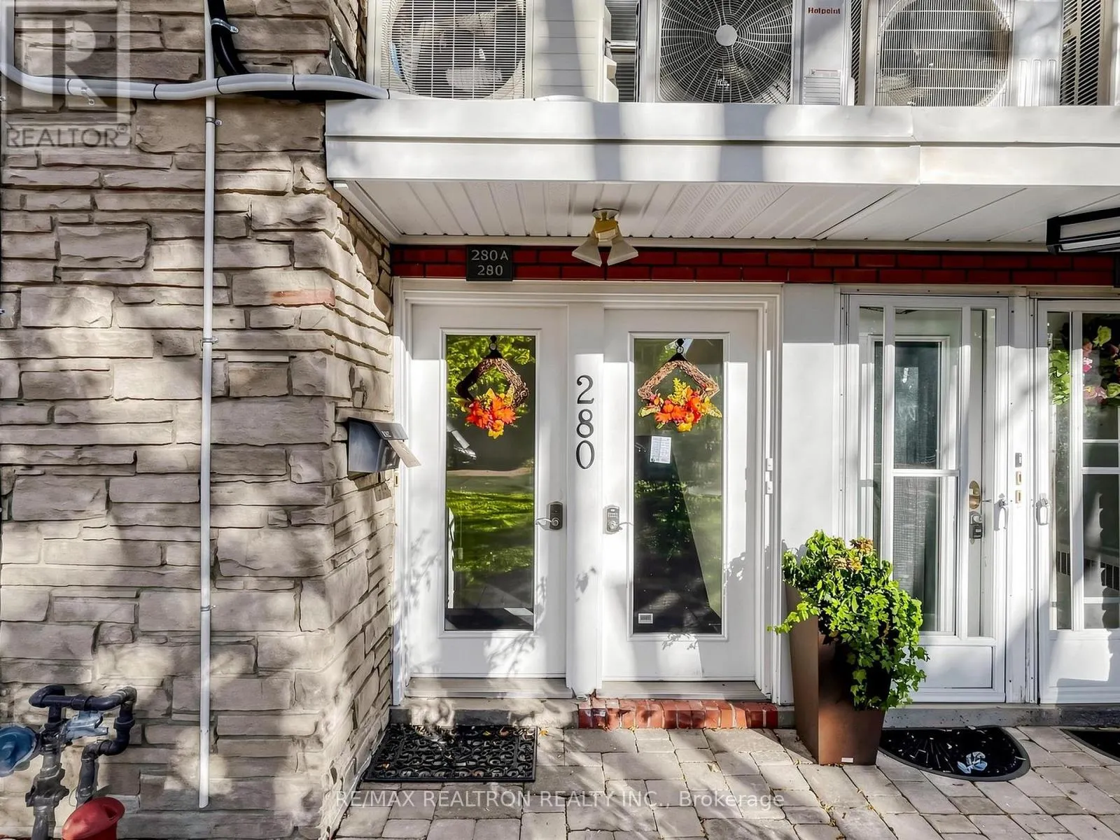 UPPER - 280 GLENFOREST ROAD