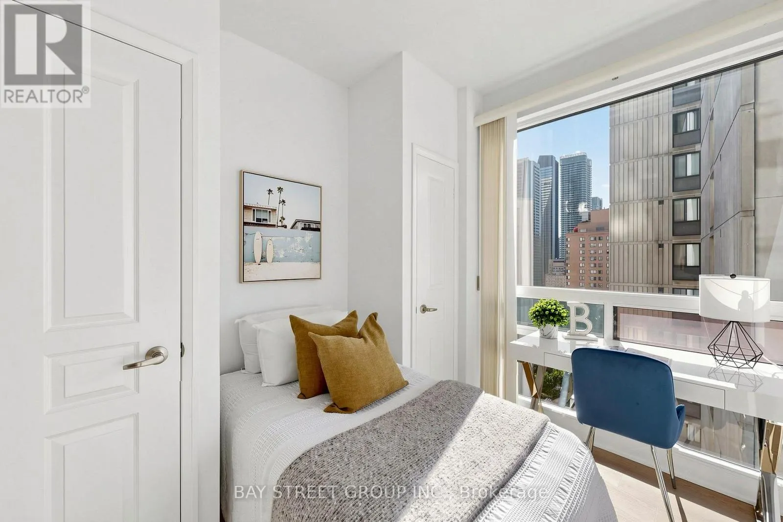 1708 - 1121 BAY STREET