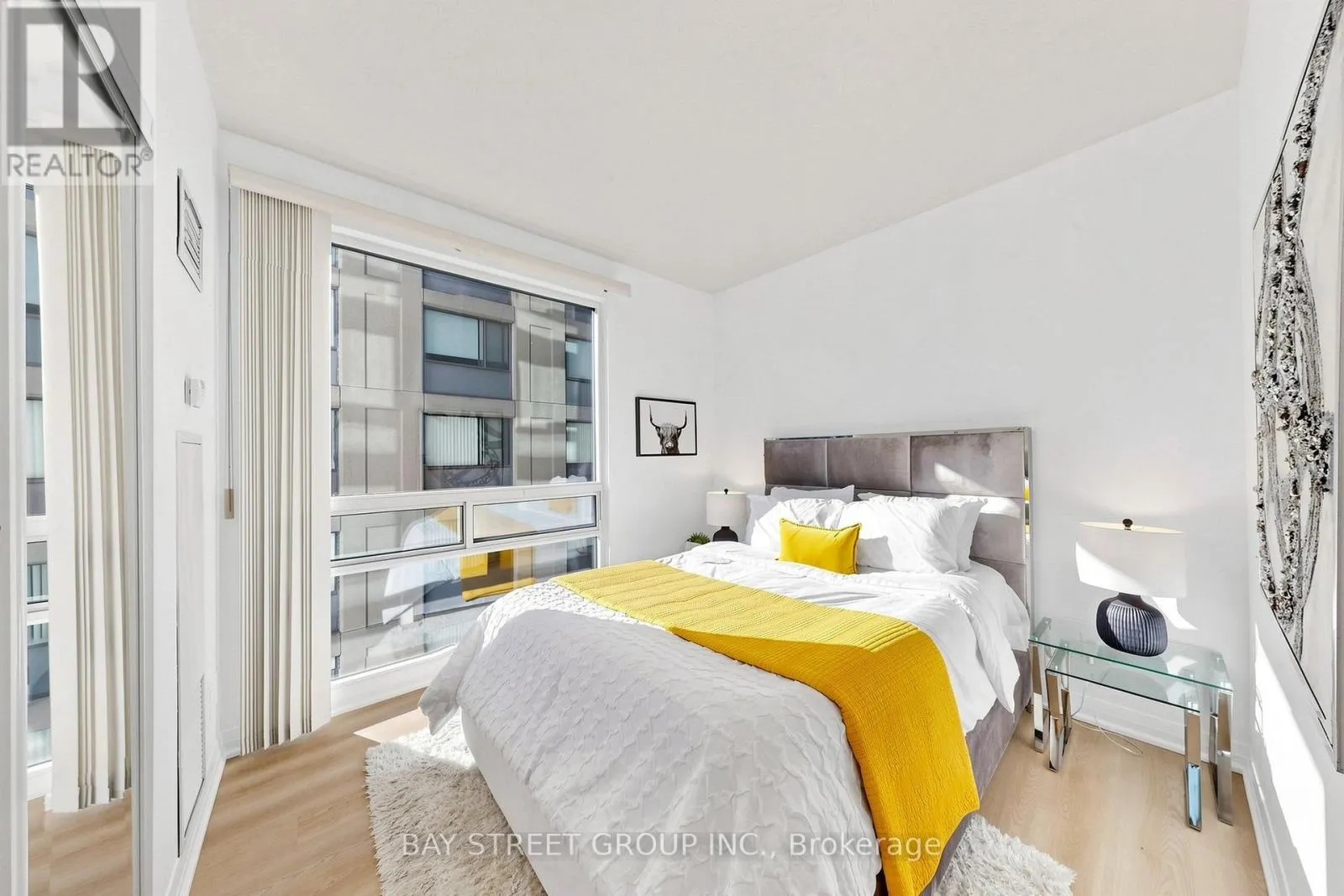 1708 - 1121 BAY STREET