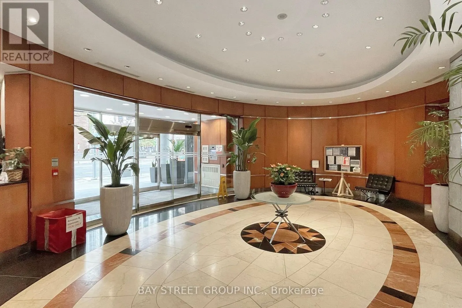1708 - 1121 BAY STREET