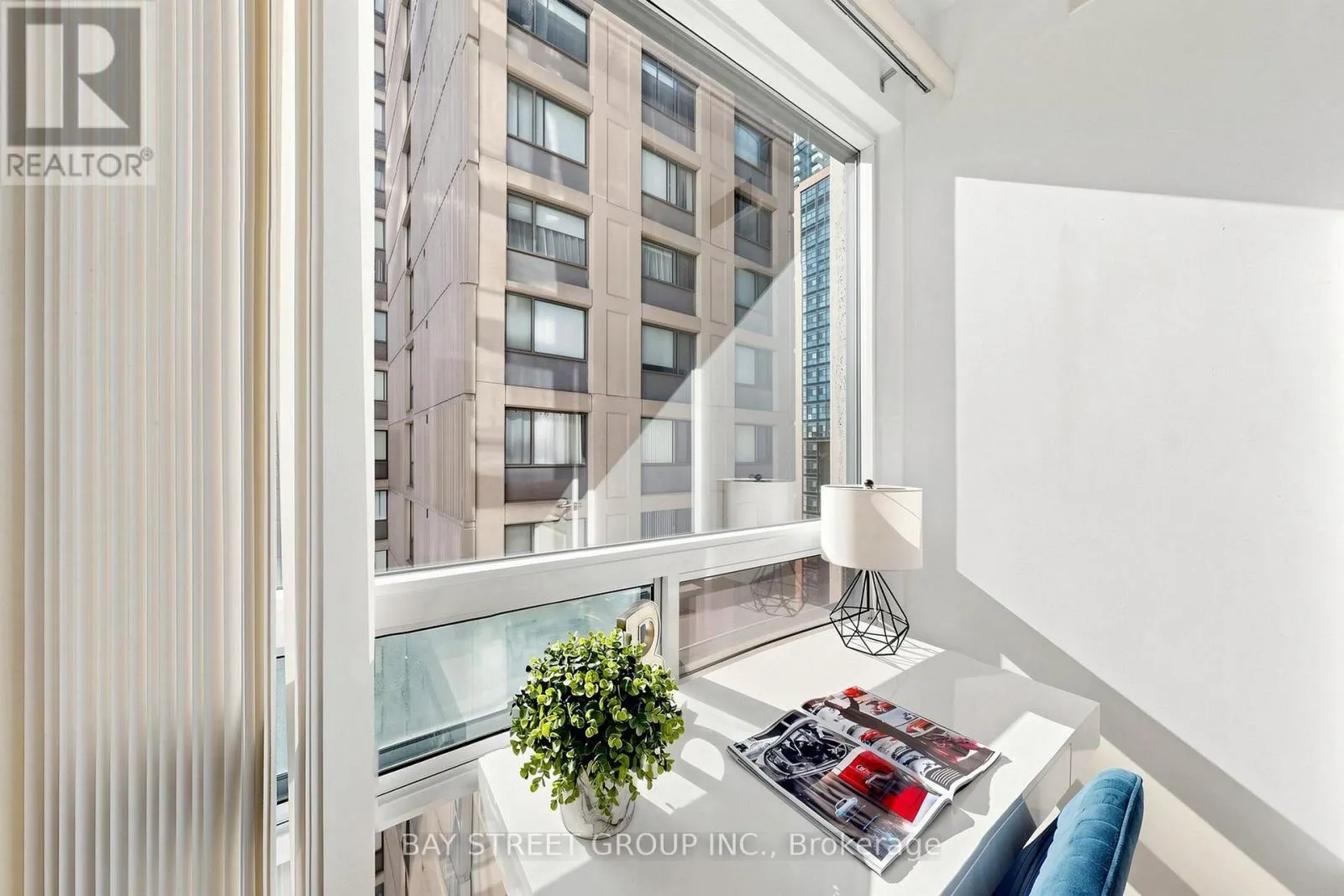 1708 - 1121 BAY STREET