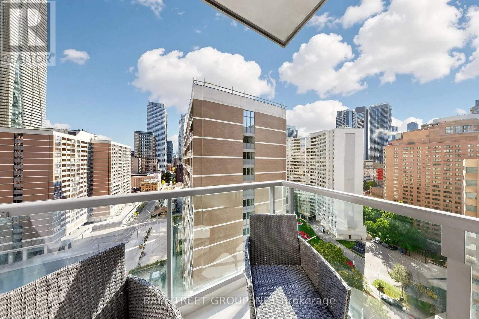 1708 - 1121 BAY STREET