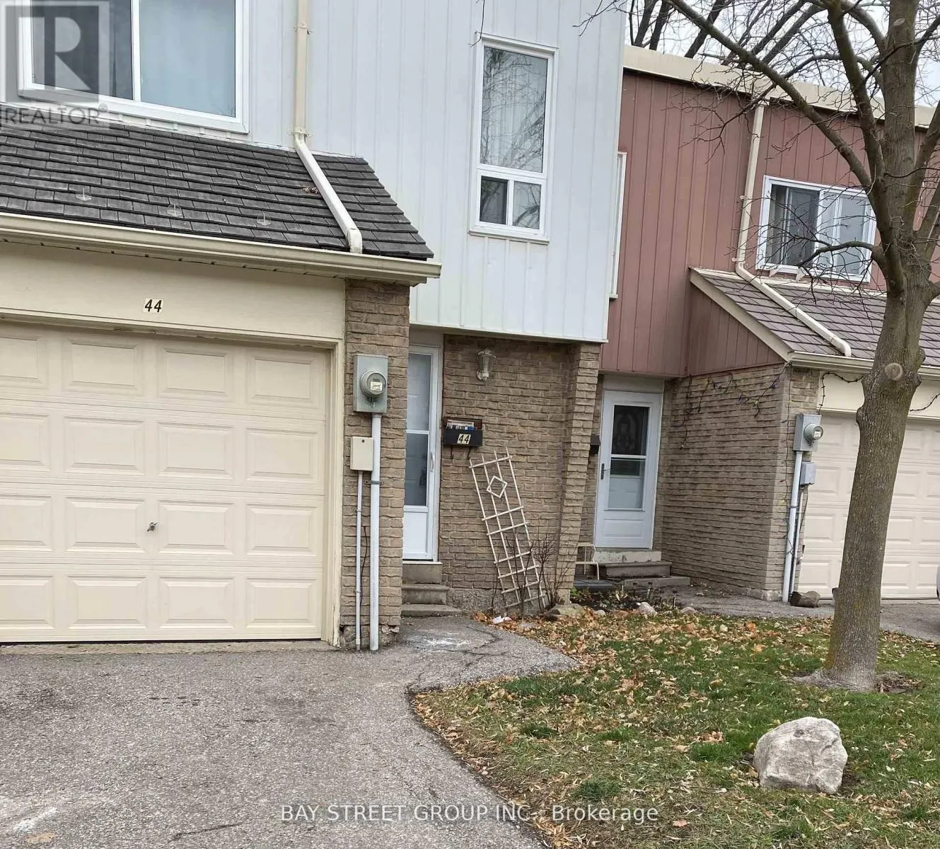 44 WOODY VINE WAY