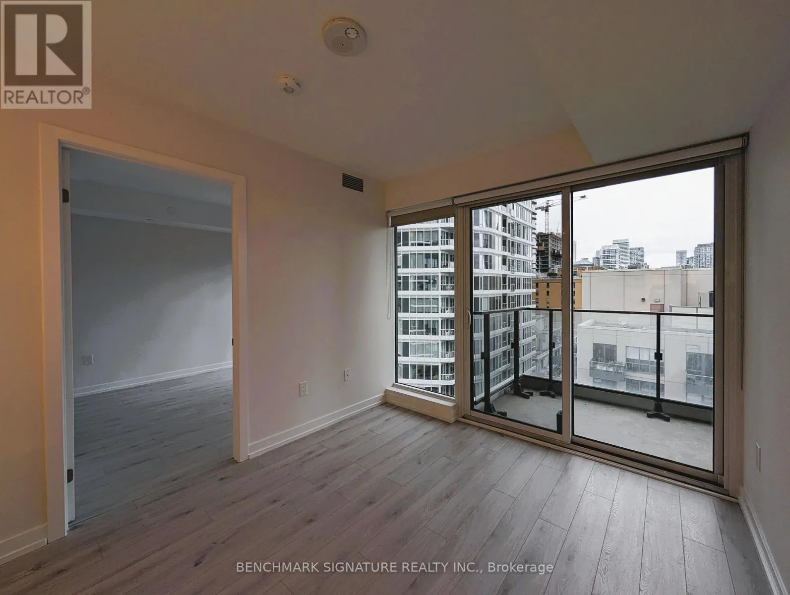 1812 - 77 SHUTER STREET