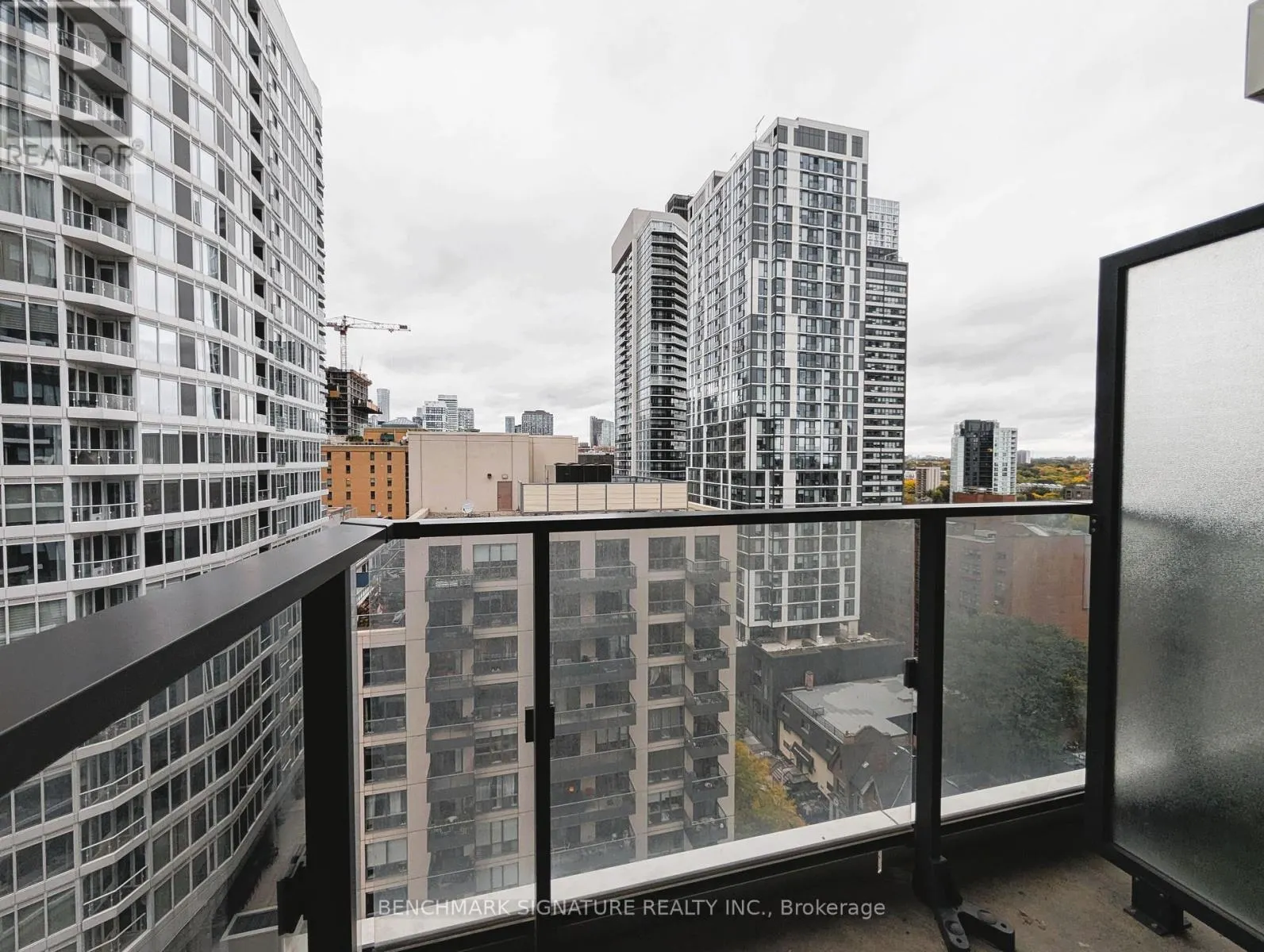 1812 - 77 SHUTER STREET