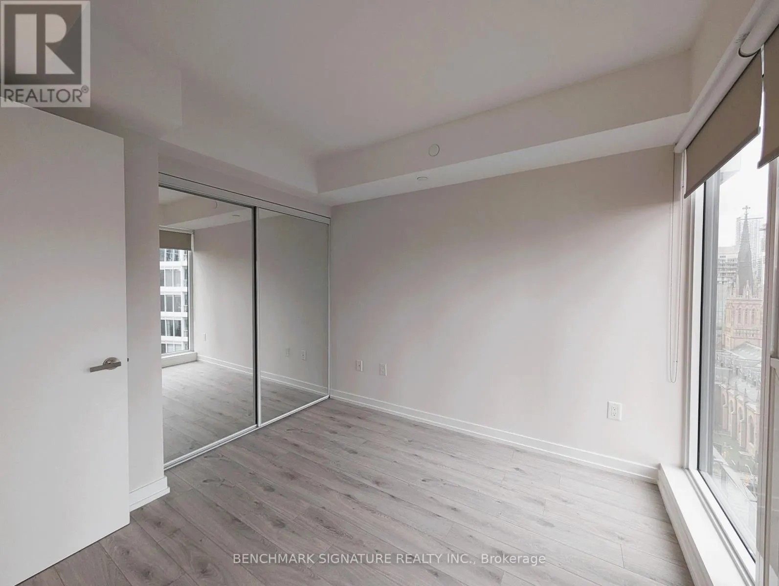 1812 - 77 SHUTER STREET