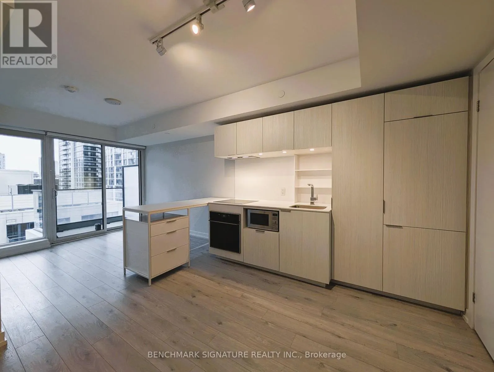1812 - 77 SHUTER STREET