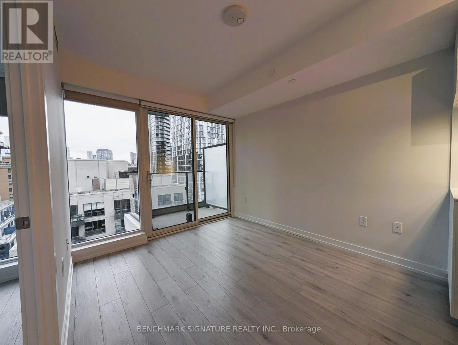 1812 - 77 SHUTER STREET