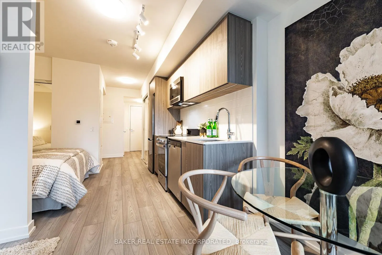 1112 - 223 REDPATH AVENUE