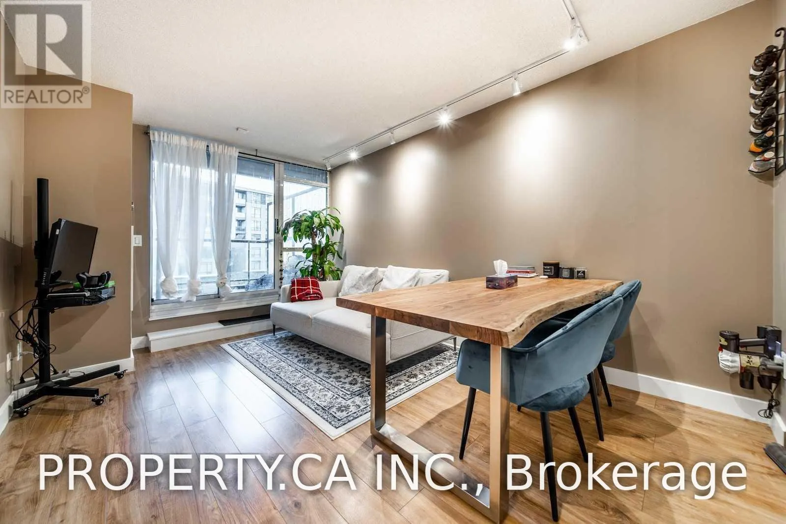 318 - 219 FORT YORK BOULEVARD