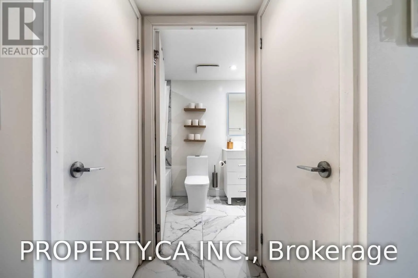 318 - 219 FORT YORK BOULEVARD