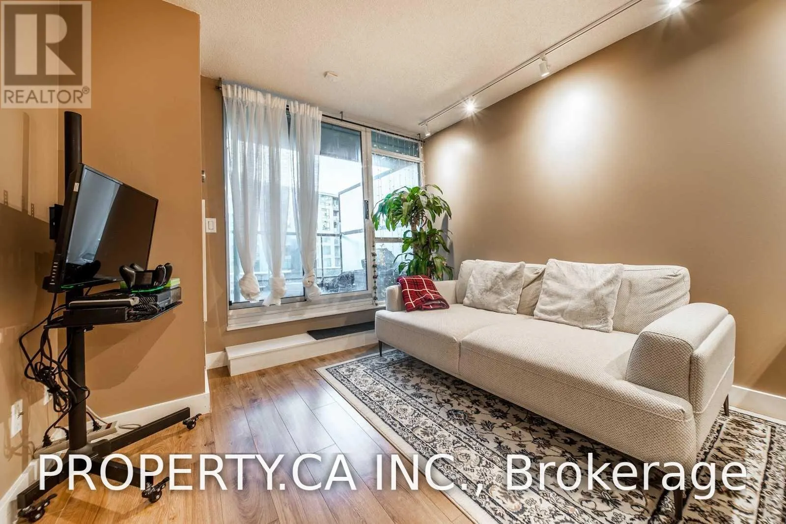 318 - 219 FORT YORK BOULEVARD