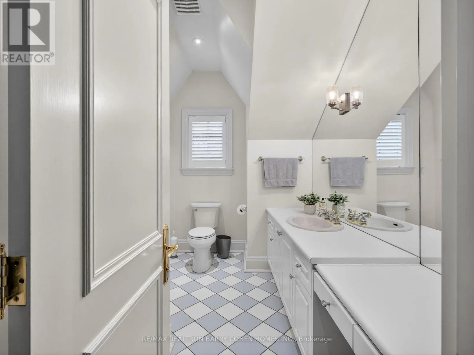 17 BAYVIEW RIDGE