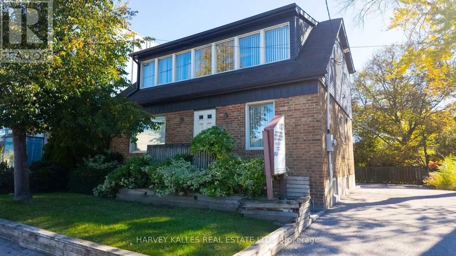 137 SHEPPARD AVENUE E