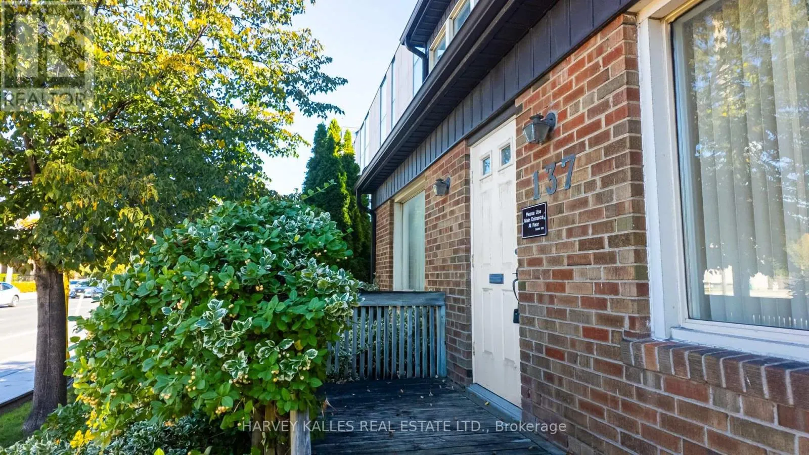 137 SHEPPARD AVENUE E