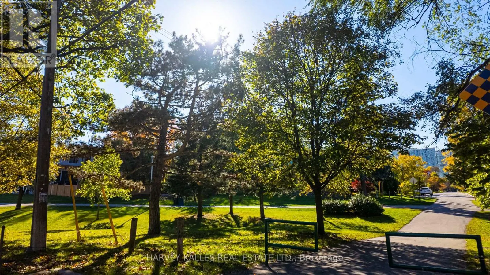 137 SHEPPARD AVENUE E