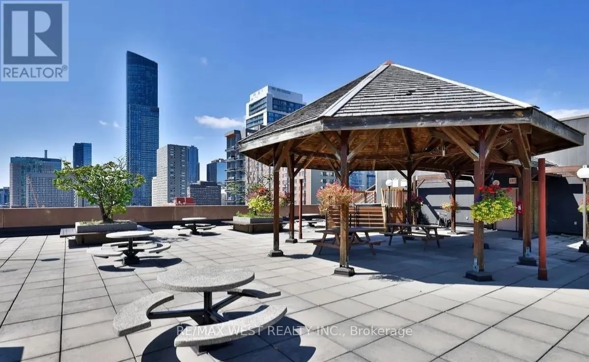 404 - 117 GERRARD STREET E