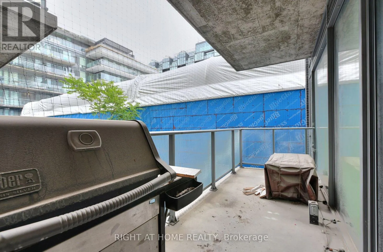 422 - 95 BATHURST STREET