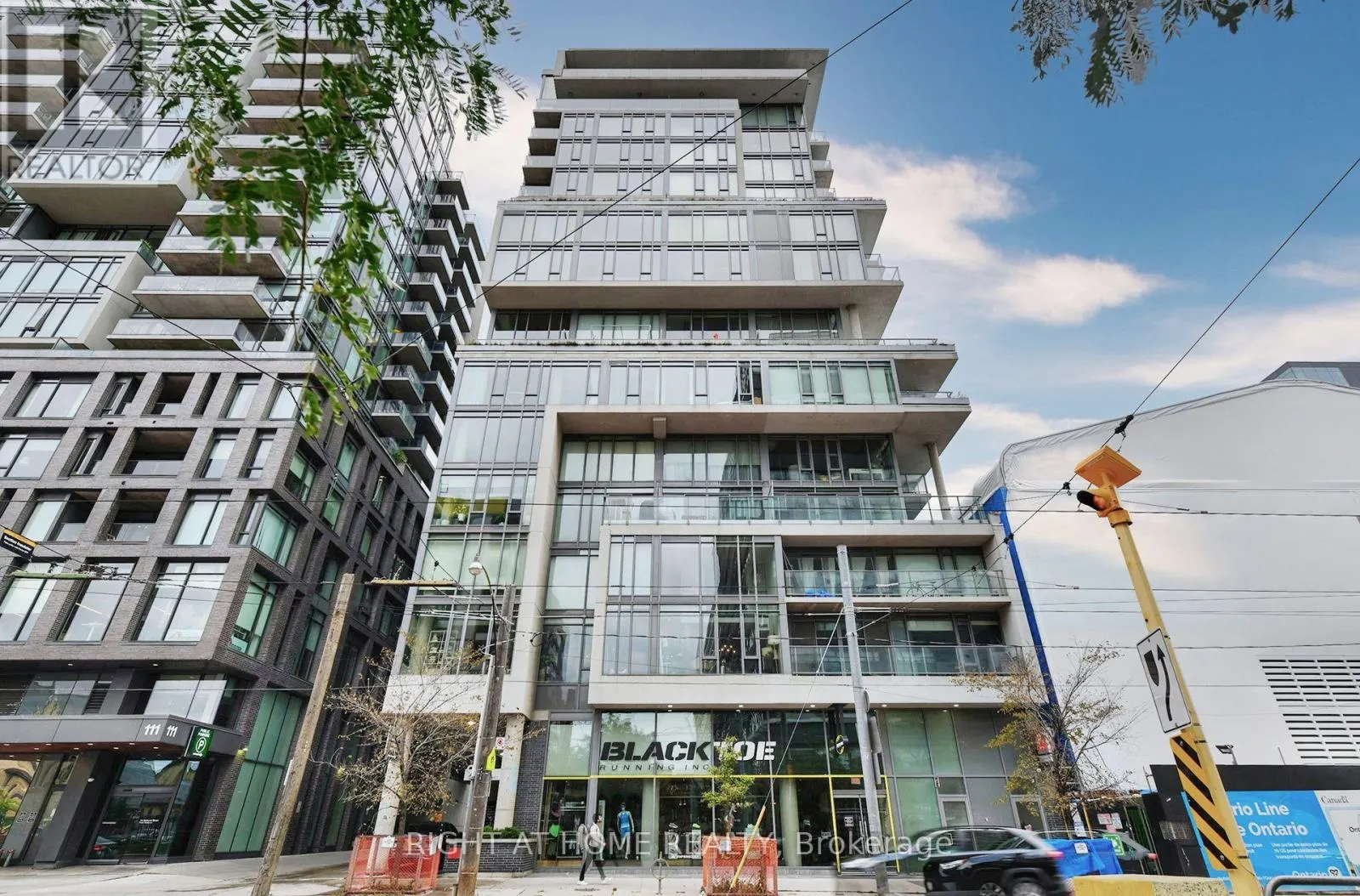 422 - 95 BATHURST STREET