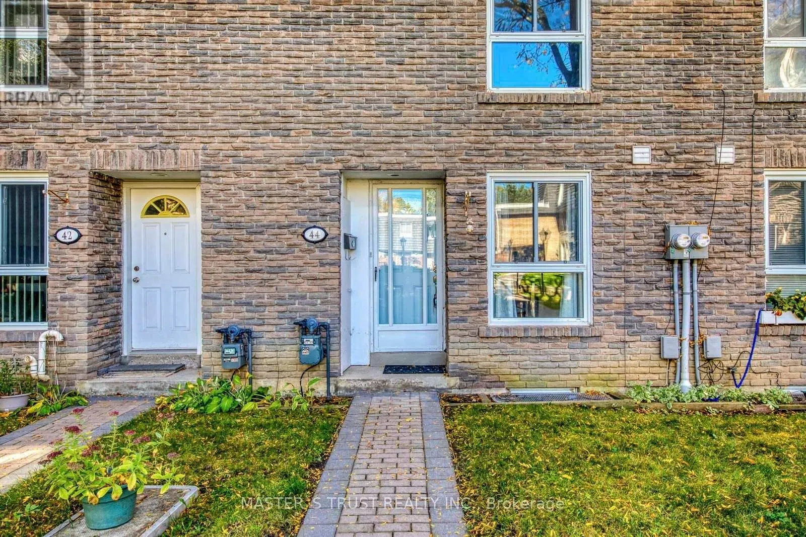 44 TANGLE BRIAR WAY