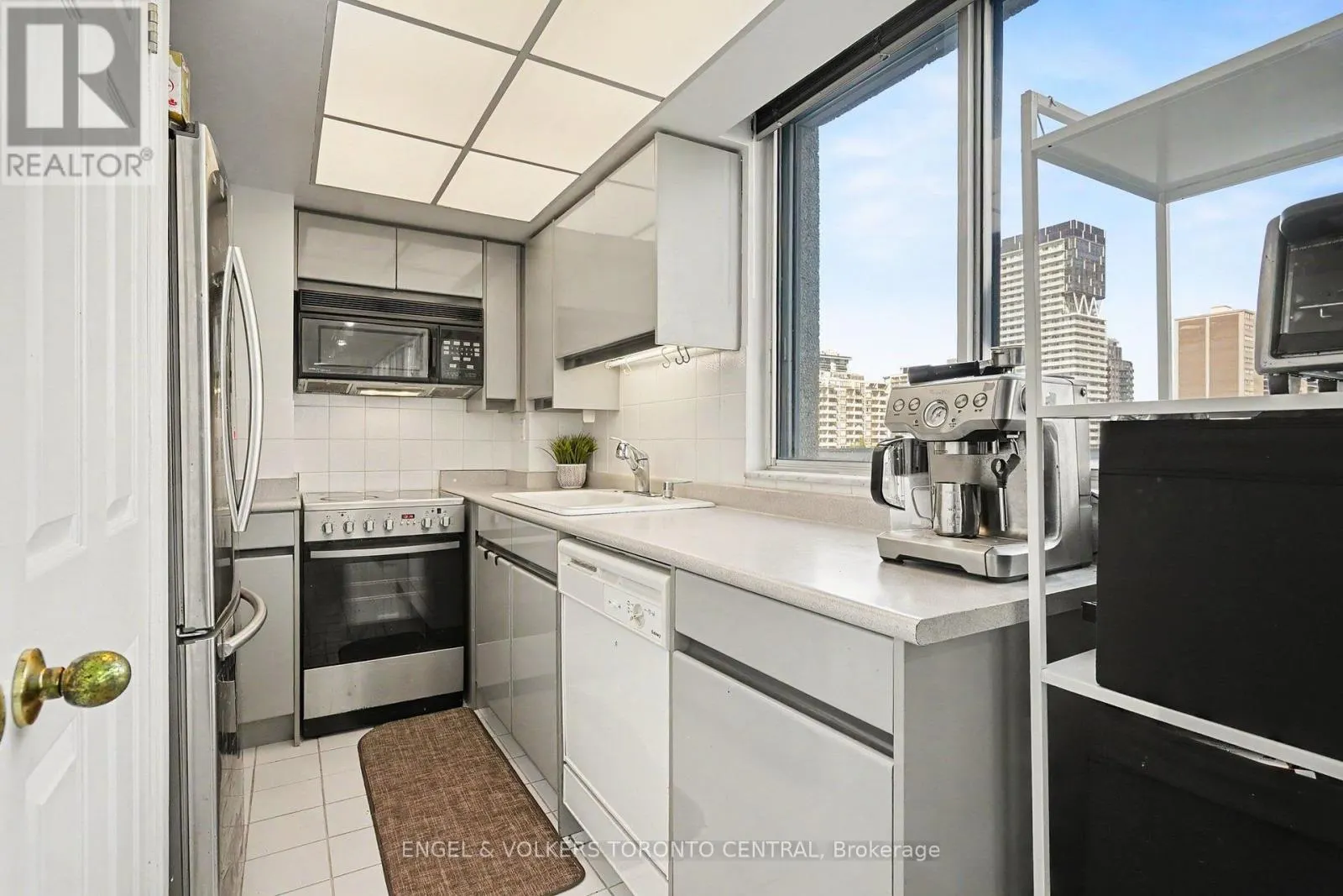 601 - 7 BROADWAY AVENUE