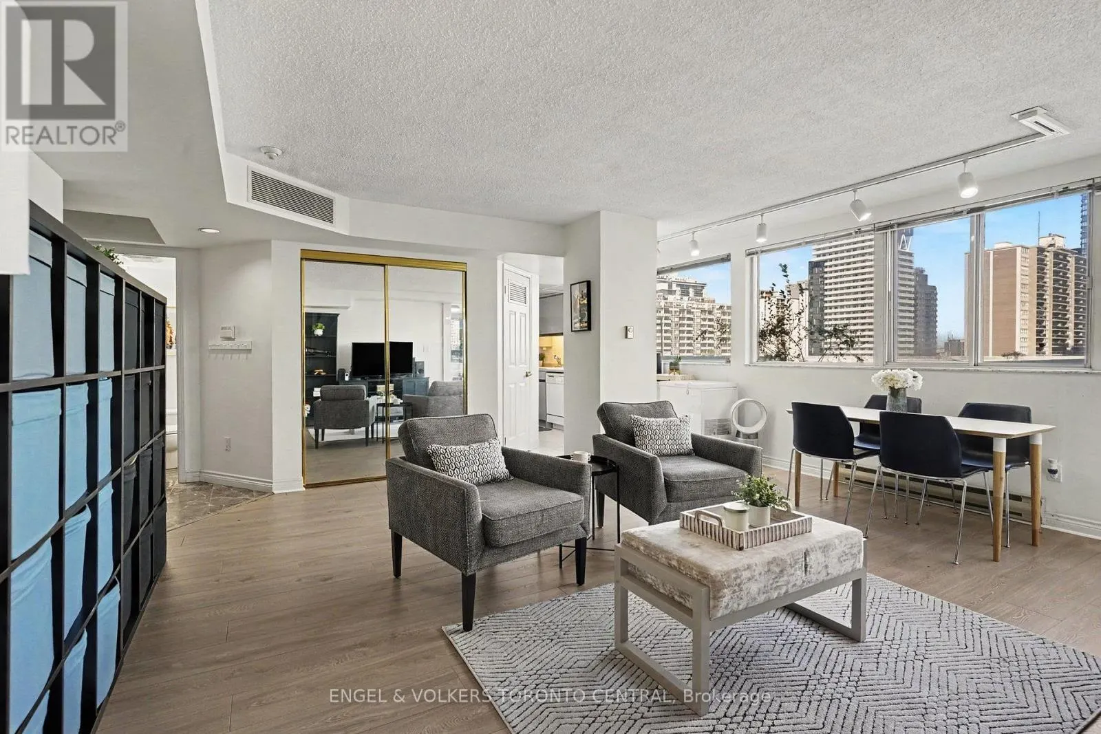 601 - 7 BROADWAY AVENUE