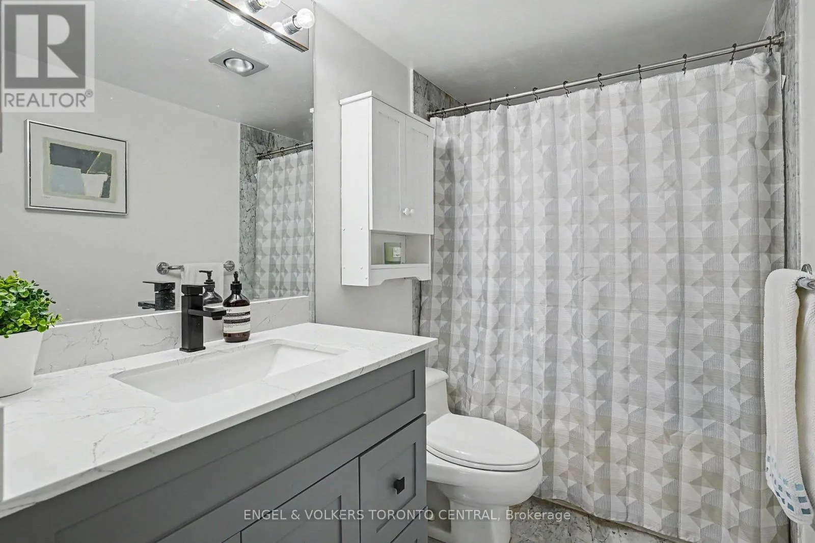 601 - 7 BROADWAY AVENUE